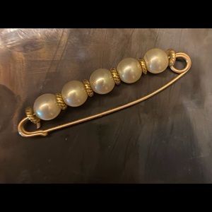 Vintage pearl and goldtone pin